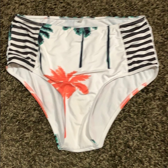 bikini - Picture 2 of 3